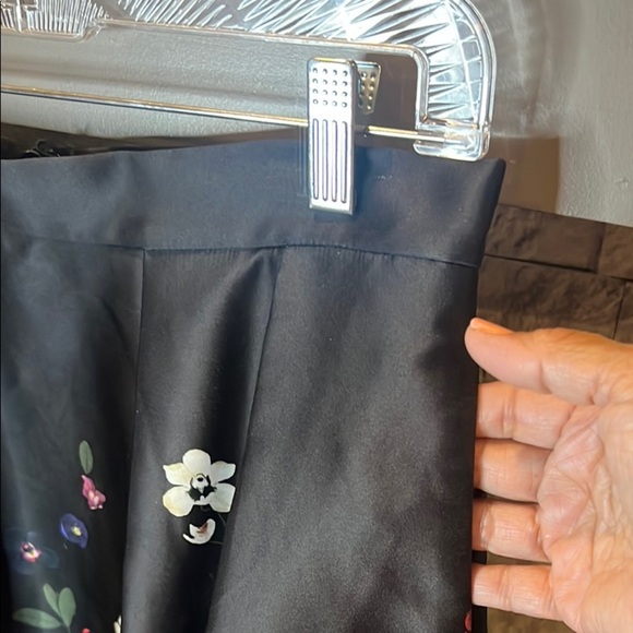 H&M Black A-Line Pleated Sateen Floral print skirt size 10 - Picture 9 of 16